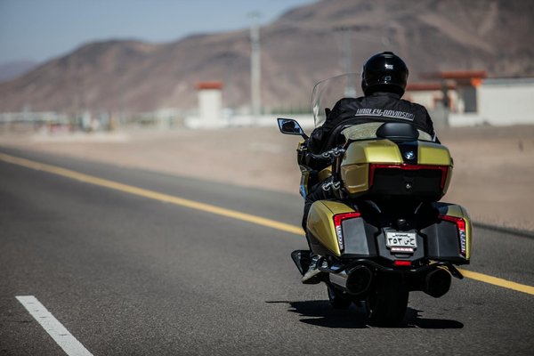 What are the detailed steps to safely replace the serpentine belt in an SUV?