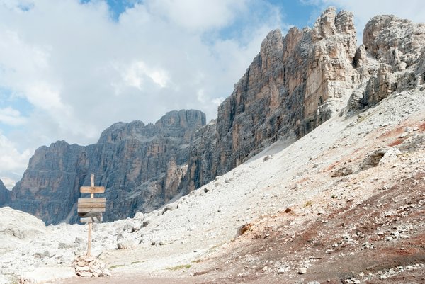 How do you assess and maintain the steering system in UK cars for driver safety?